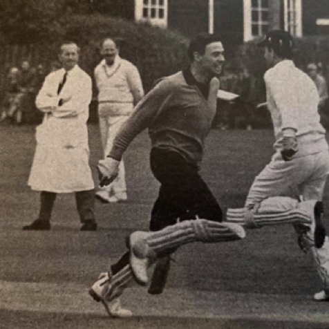 Jim s'essaye au cricket avec Graham Hill... Jim s'essaye au cricket avec Graham Hill...